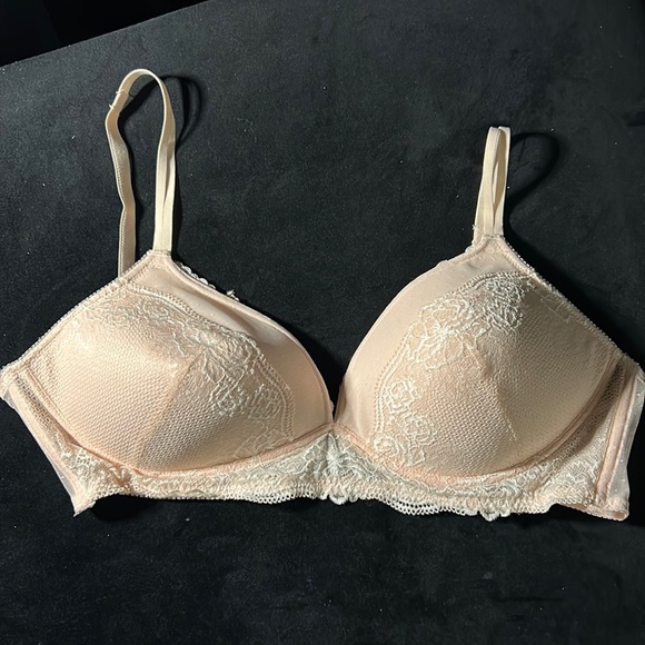 Light Pink Lightly Padded Size 38D Wirefree Bra - Picture 1 of 3